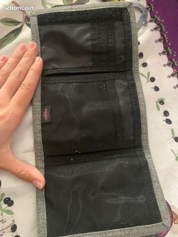 Porte feuille eastpak URGENT SVP (image 2)