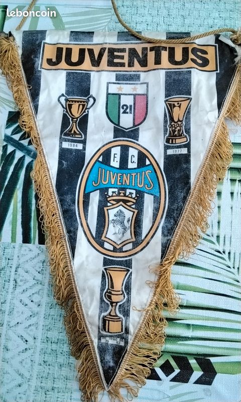 Fanion Juventus Turin - Drapeau De Supporteur - Occasion
