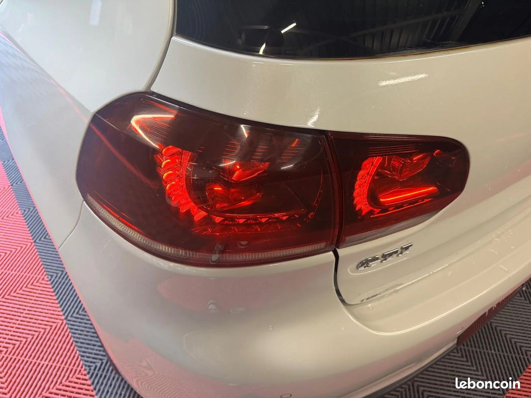 Volkswagen GOLF 6 GTI 2.0 TSI DSG Adidas / Dynaudio / Toit ouvrant panoramique / Sièges Chauffants (image 11)