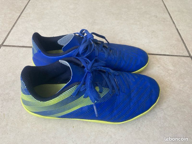Chaussures crampons taille 35 (image 1)
