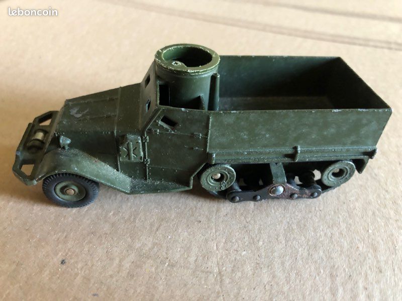 A Boxed French Dinky Half Track #822 and a Army Covered Wagon #921 A Boxed French Dinky Half Track #822 and a Army Covered Wagon #921