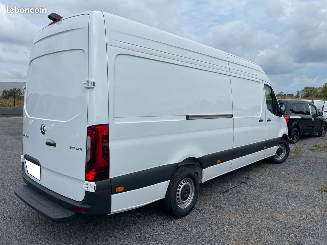 42 500 HT Mercedes SPRINTER 317 CDI 170 CH L3H2 837 Euro(s)HT/MOIS (image 2)