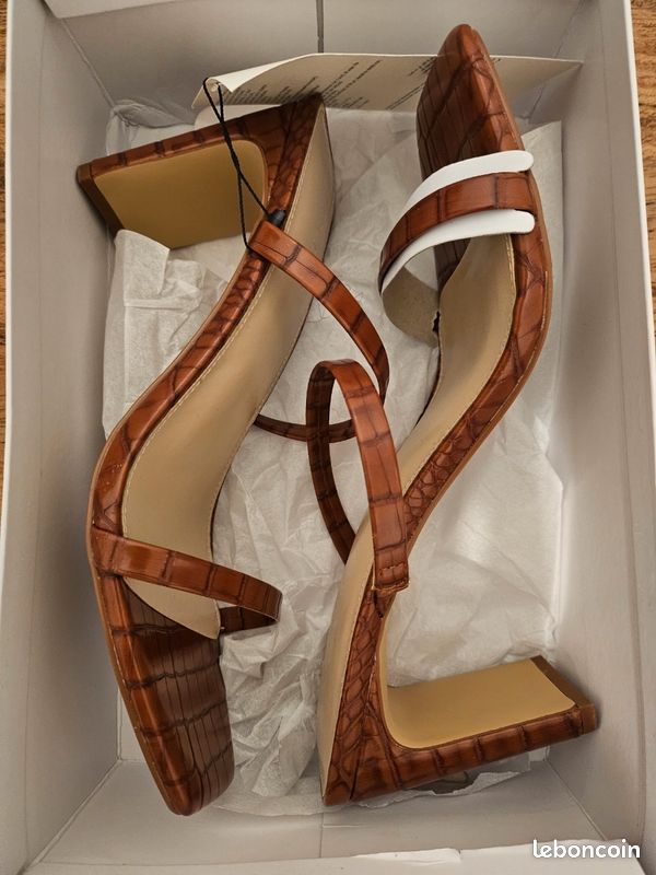 Escarpins Nina En Laiton Effet Croco Marron - Talon Aiguille - Taille 7.5 US - Occasion