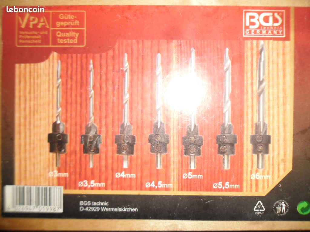 Défonceuse 1100W pince 8 mm Makita RP1111CJ