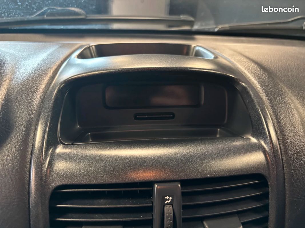RENAULT CLIO 2.0i 16V Sport Jean Ragnotti (image 21)
