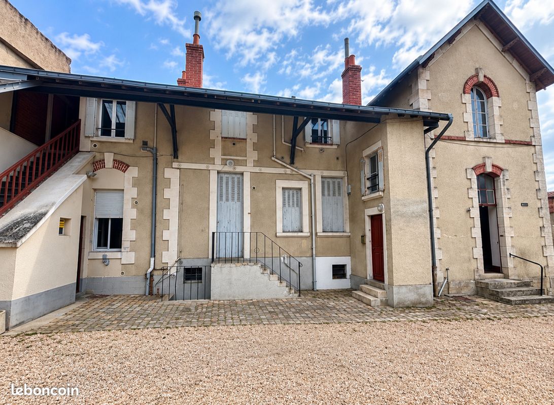Immeuble 263 m² · à Vierzon · 263 m² · 287 550 €