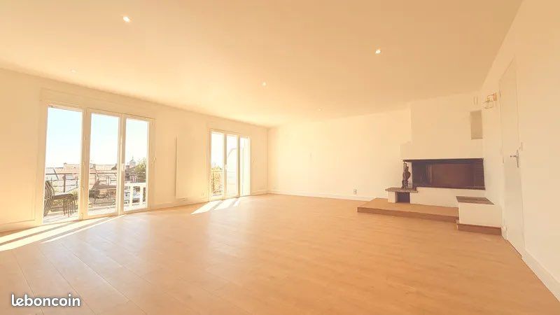 Maison 9 pièces 200 m² · à Saint-Denis-de-l'Hôtel · 200 m² · 349 000 €