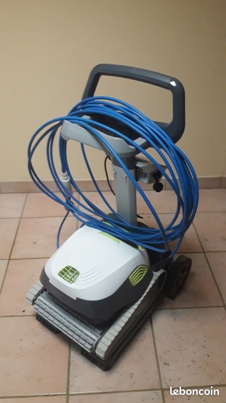 Robot de piscine marque Dolphin modèle T35 (image 1)