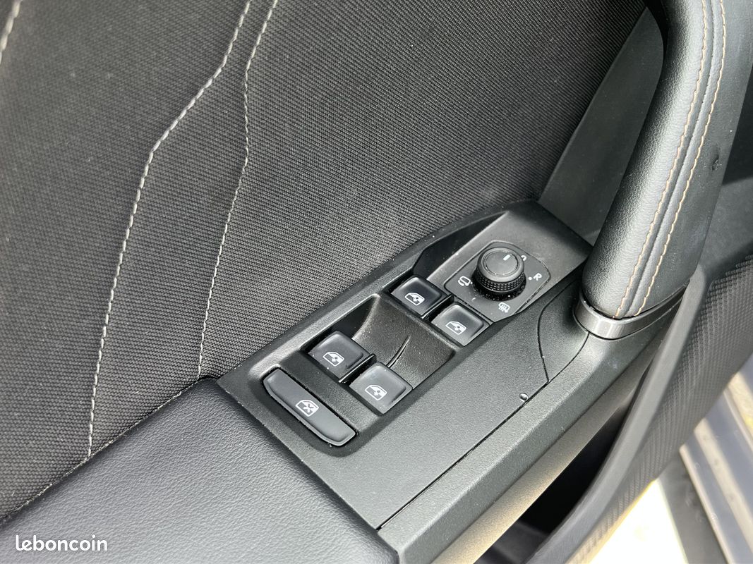 CUPRA Leon 1.5 eTSI Hybrid 150 ch DSG7 V (image 17)