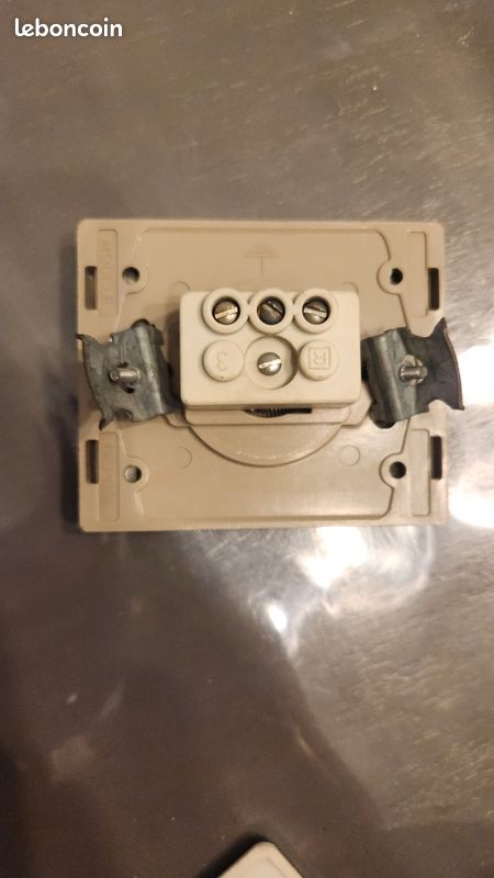 Prise électrique Arnould série 1001 bombé (image 3)