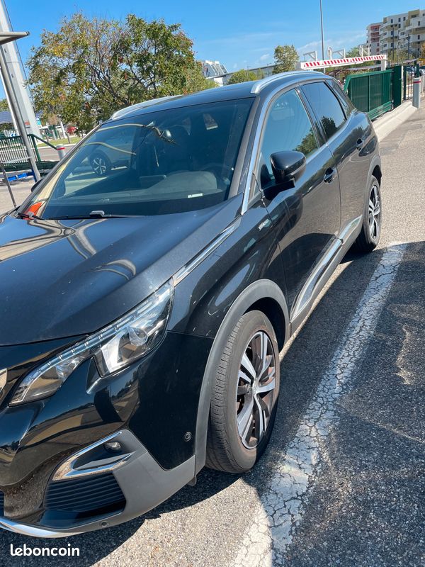 Peugeot 3008 GT Line noir 5 porte très bonne état (image 5)