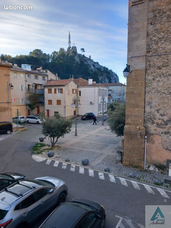 Appartement 3 pièces 44 m² · à Roquevaire · 44 m² · 744 €