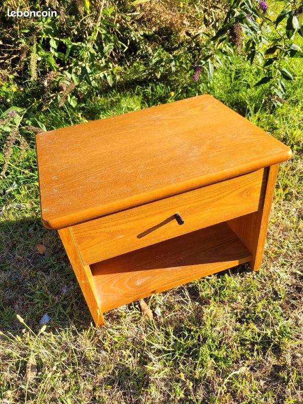 Table de chevet a tiroir et roulettes (image 1)