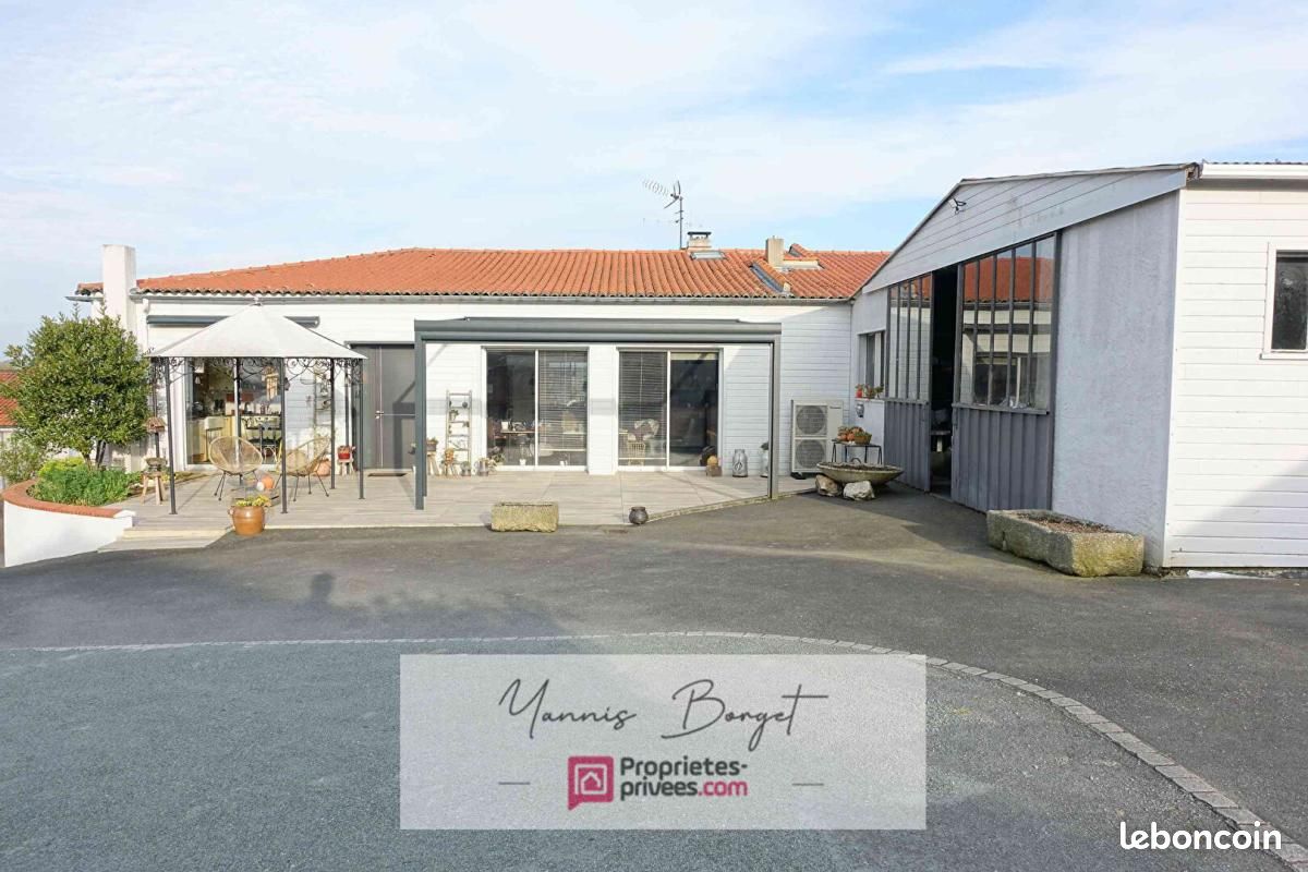 Immeuble 8 pièces 218 m² · à Chavagnes-en-Paillers · 218 m² · 333 000 €