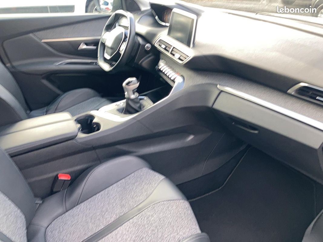 PEUGEOT 3008 BlueHDi 130ch S&S BVM6 Allure (image 16)
