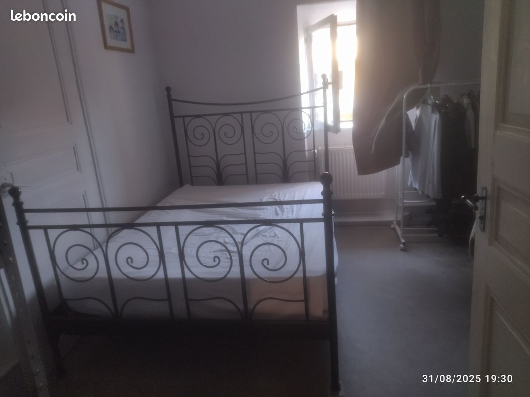 Lit pour 2 personnes (image 1)