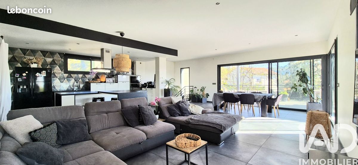Maison 5 pièces 150 m² · à Saint-Étienne · 150 m² · 450 000 €