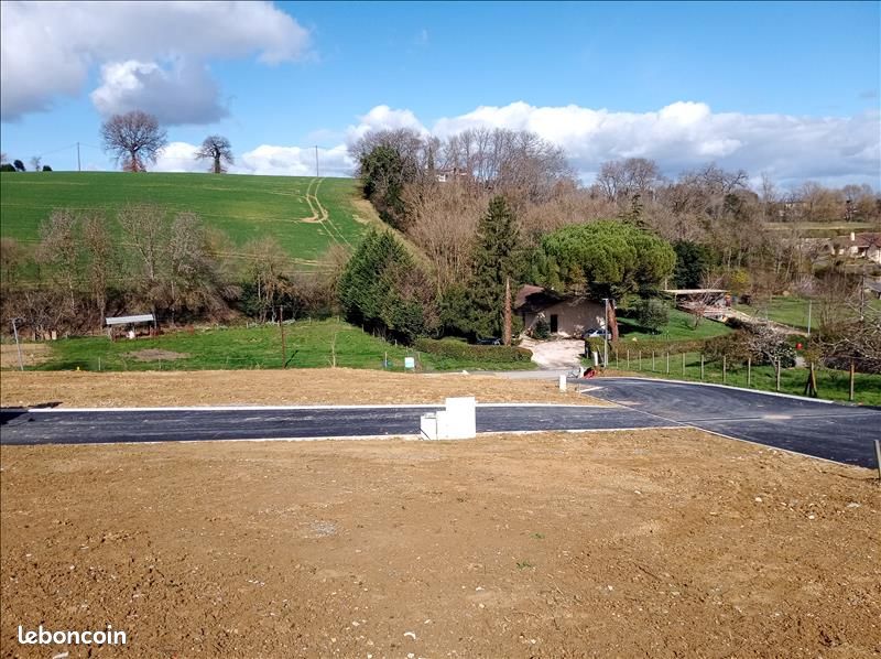 Terrain 717 m² · à Auch · 59 360 €