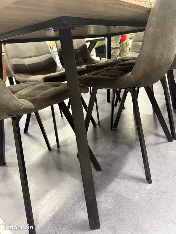 Table neuve imitation chêne (image 3)