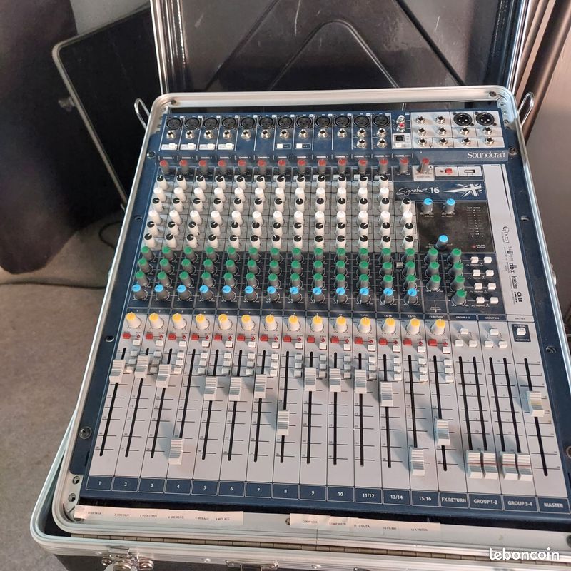 Table de mixage soundcraft signature 16 + flightcase (image 1)