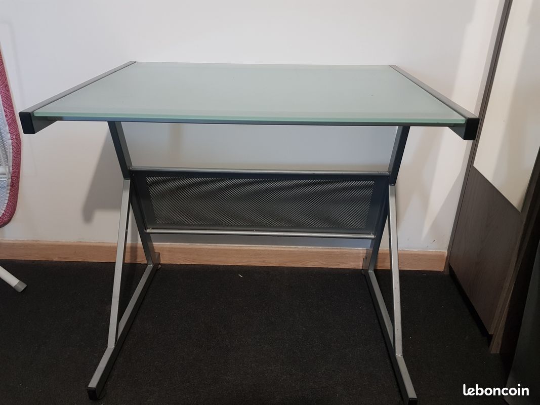 Bureau (image 1)