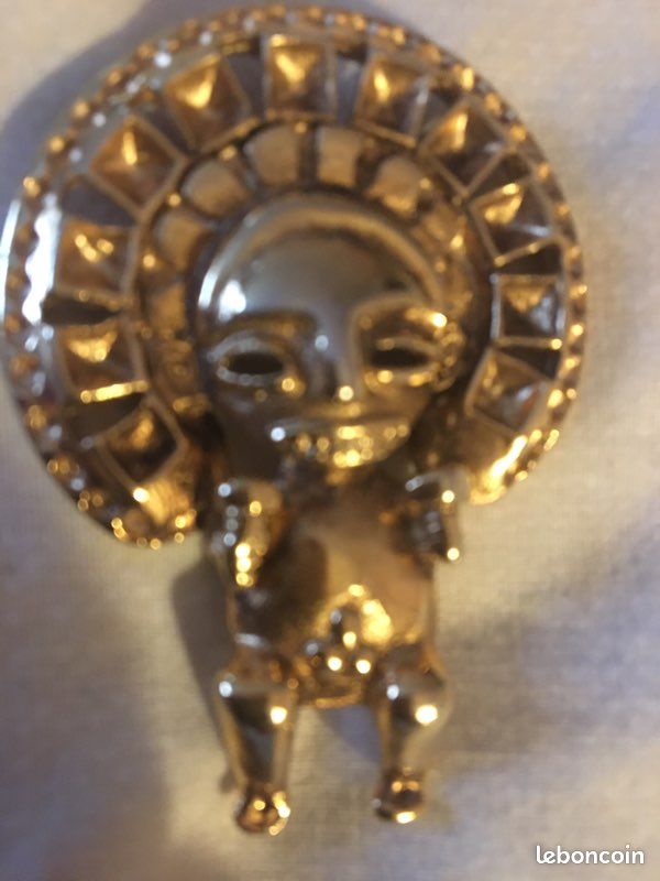 Broche plaqué or déesse maya de la fertilité (image 2)