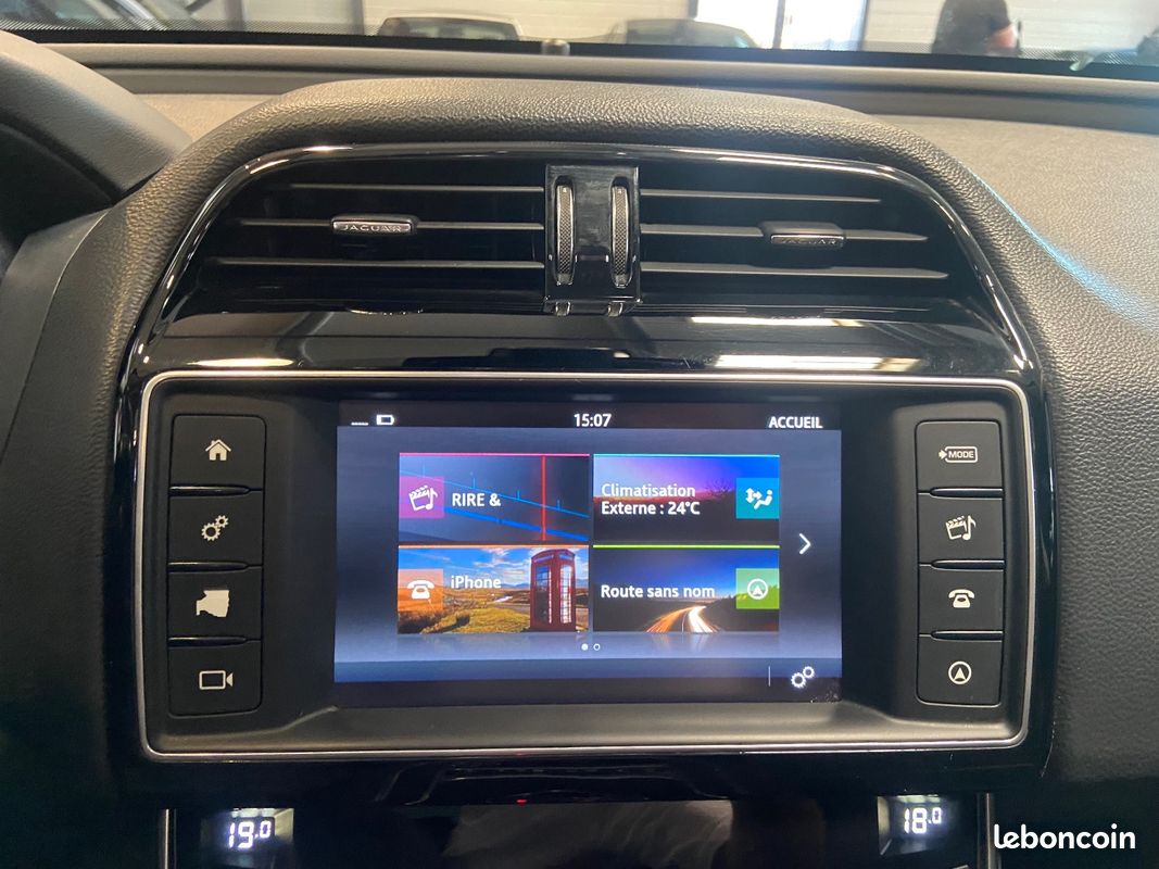 JAGUAR XE XE 2.0 D - 180 ch BVA Pure - TOIT OUVRANT - CAMERA DE RECUL - SIEGES ELECTRIQUES (image 16)