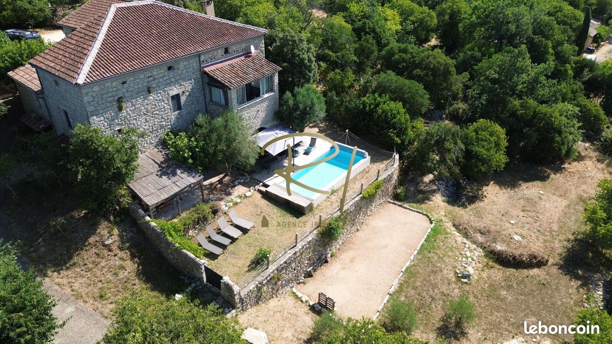Maison 8 pièces 274 m² · à Saint-André-de-Cruzières · 274 m² · 490 000 €