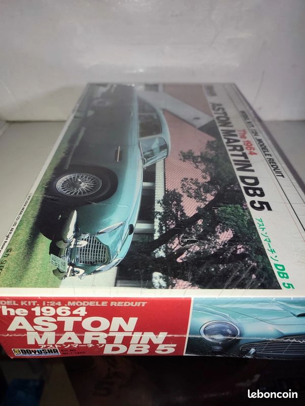 Maquette Aston Martin DB5 - REVELL - Kit Complet - 122 pièces - Échelle Maquette Aston Martin DB5 - REVELL - Kit Complet - 122 pièces - Échelle