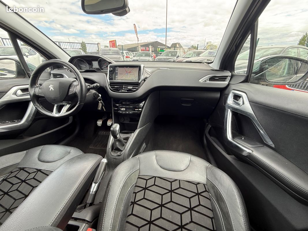 Peugeot 208 generation-i 1.6 bluehdi 100ch feline - catrplay - gps - toit panoramique - rard de recul - clim (image 17)