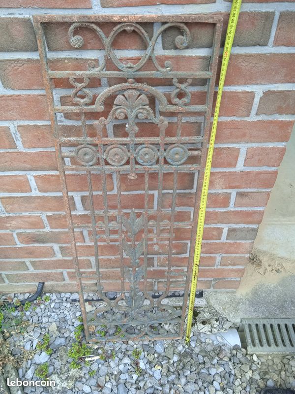Grille pour fenêtre en fonte (image 1)