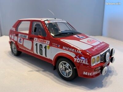 Miniature Fiat Punto Abarth Esseesse 2010 - échelle 1/18 - Couleur Blanche - Neuve