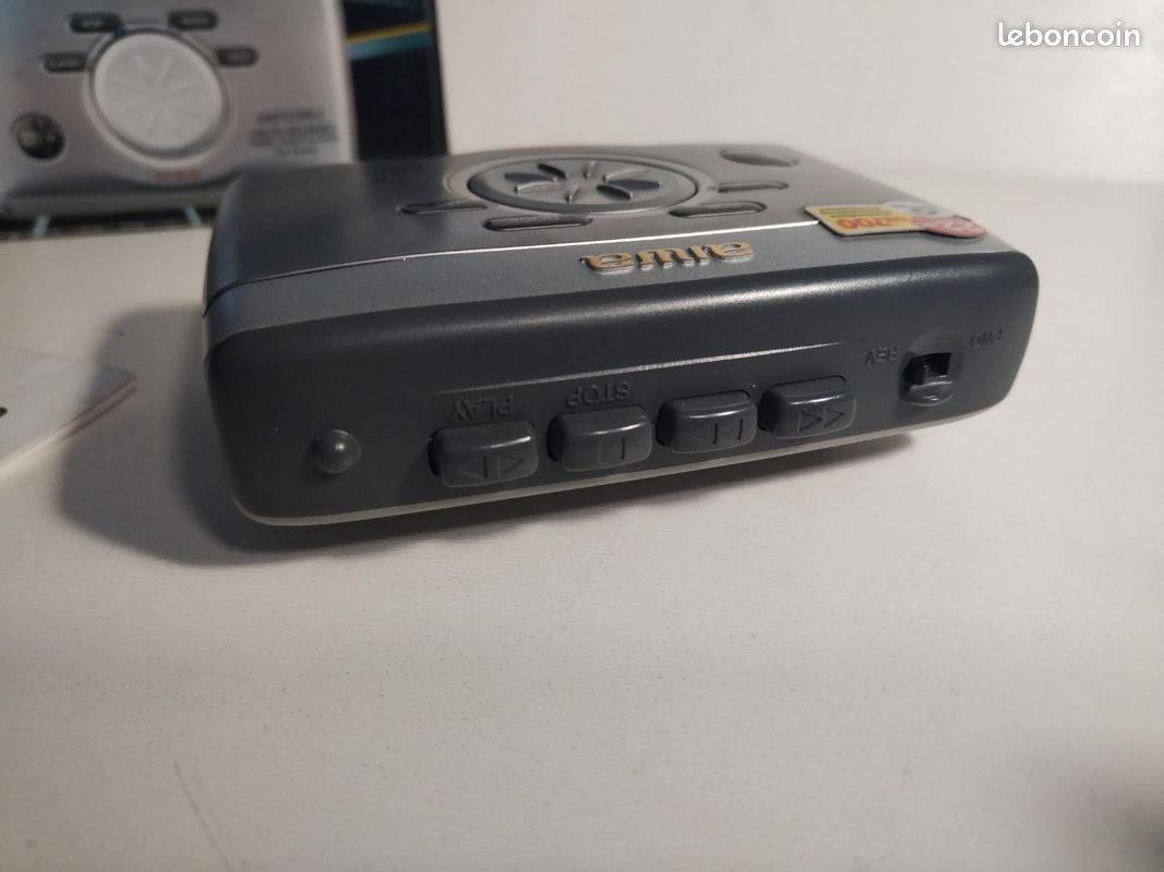 WALKMAN SONY WM-EX326 Baladeur neuf en boite complet like New EUR 60,00 WALKMAN SONY WM-EX326 Baladeur neuf en boite complet like New EUR 60,00