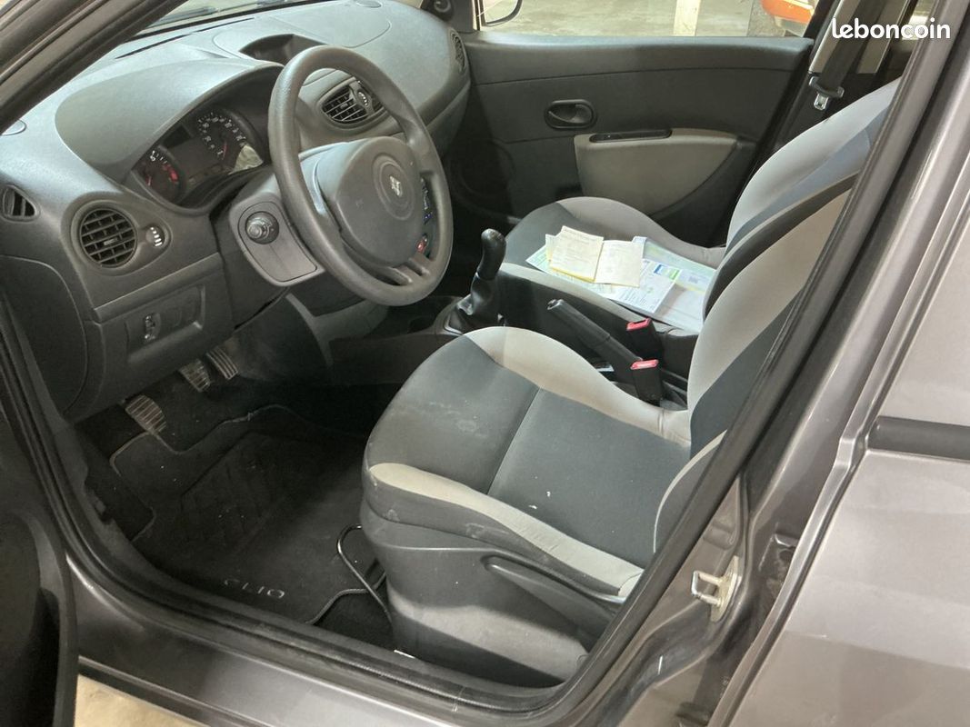 Renault Clio 1.2 Expression (image 3)