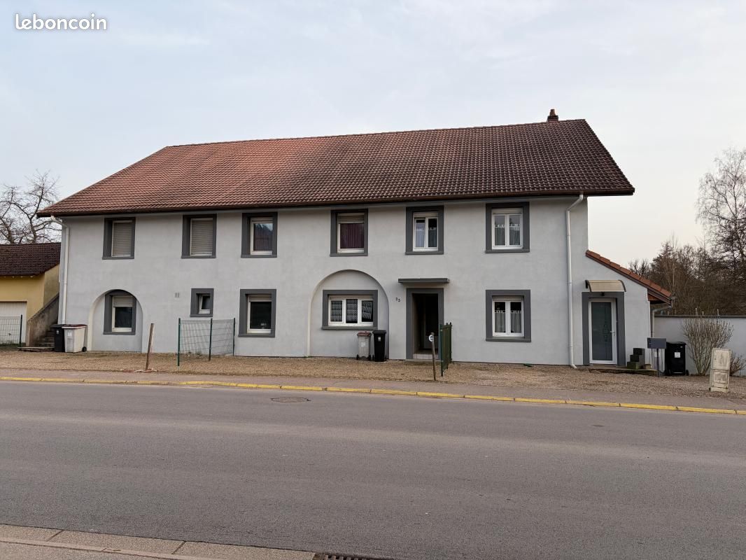 Immeuble 15 pièces 278 m² · à Étival-Clairefontaine · 278 m² · 310 000 €