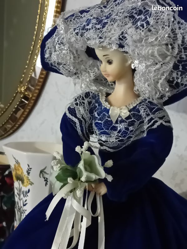 Poupée Musicale Vintage En Porcelaine - Fabrication Française - 28 Cm - Bon état