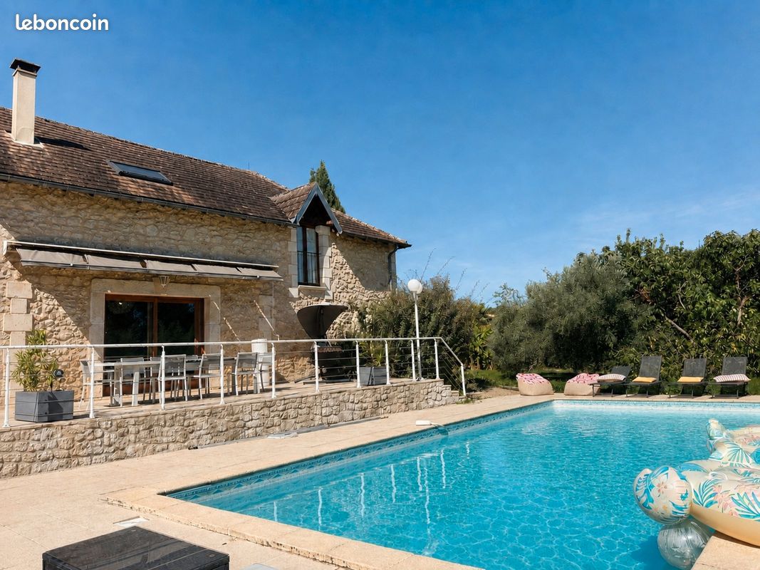 Maison 6 pièces 213 m² · à Chancelade · 213 m² · 2 000 €/mois