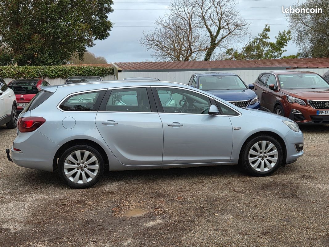Opel Astra Tourer 1.4i turbo 140ch Cosmo S&S (image 12)