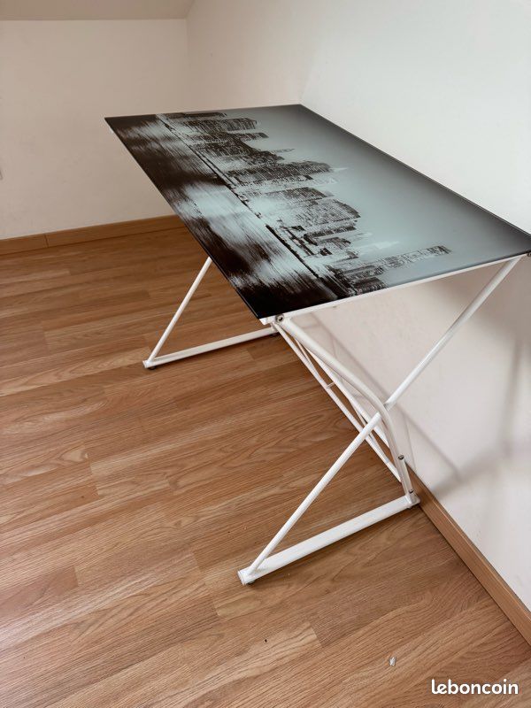 Bureau (image 1)