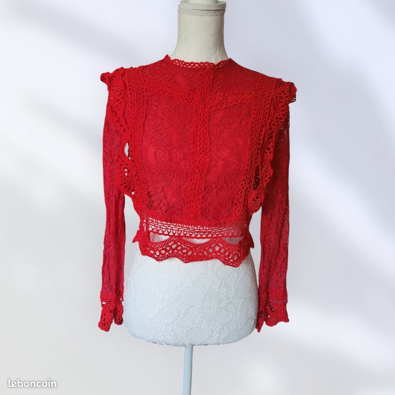 Haut dentelle rouge (image 1)