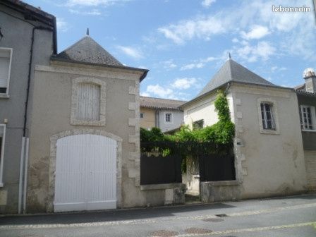 Maison 11 pièces 244 m² · à Chabanais · 244 m² · 159 000 €