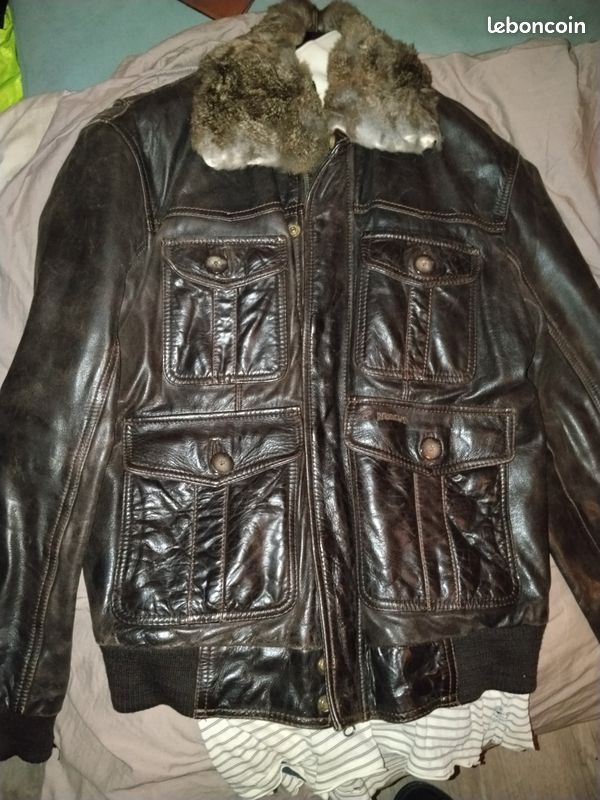 Bonjour j ai 1 blouson cuir Redskins serie limité avec fourrure du col en lapin taille L couleur marrons (image 2)