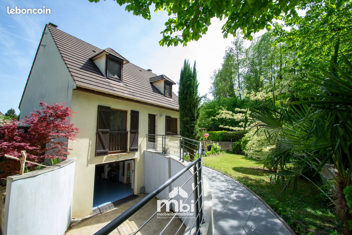 Maison 6 pièces 106 m² · à Fosses · 106 m² · 367 000 €