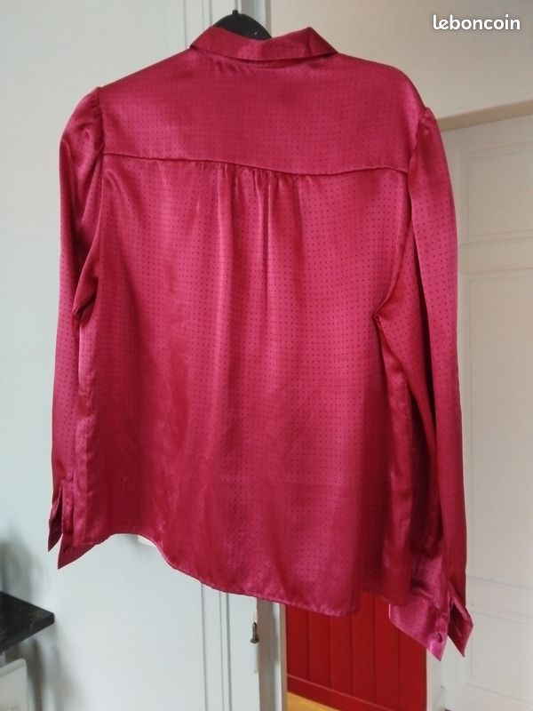 Chemisier rouge rosé avec petits points noirs (image 3)