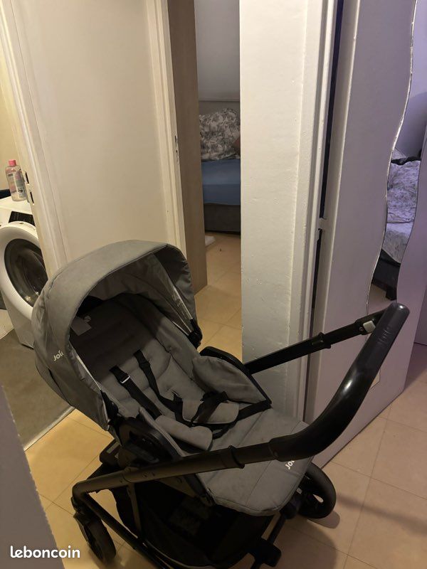 Poussette a vendre (image 1)
