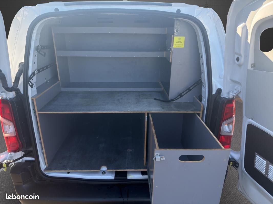 Peugeot Partner FOURGON STANDARD 650 KG BLUEHDI 130 S&S BVM6 ASPHALT (image 17)