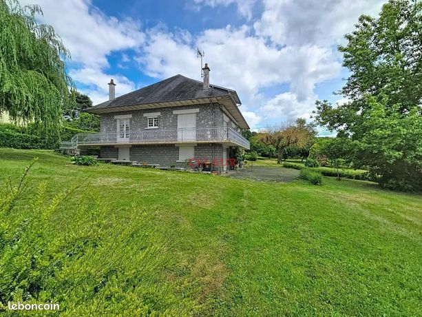 Maison 9 pièces 261 m²