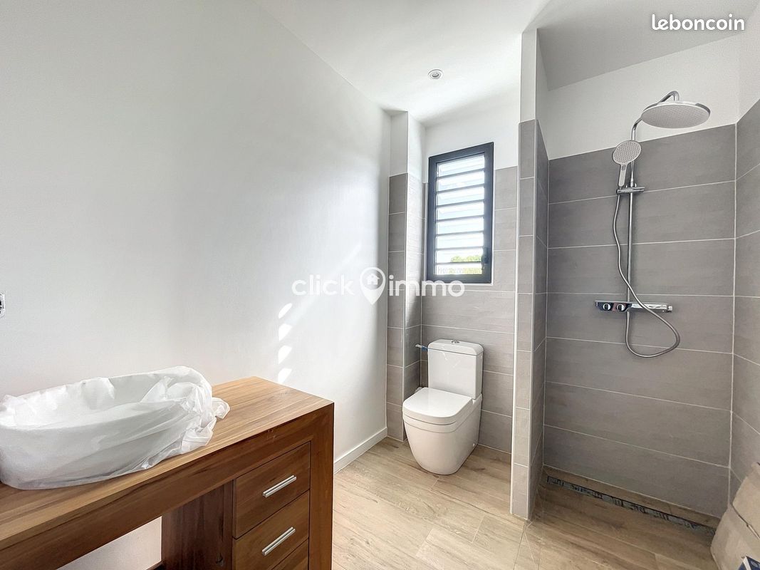 Maison 4 pièces 130 m² · à Petit-Bourg · 130 m² · 2 035 €