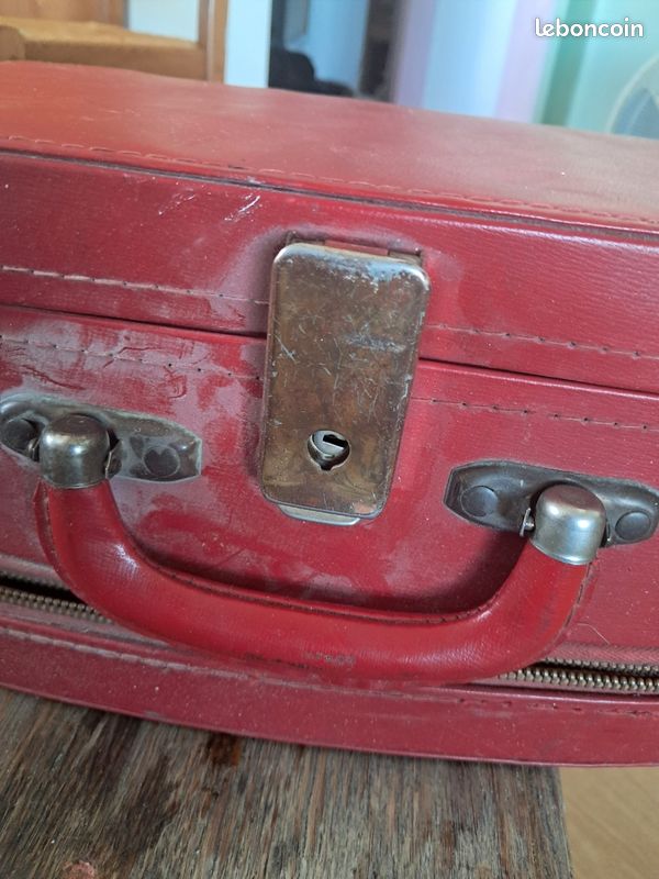 Petit sac ancien de maquillage de couleur rouge (image 12)