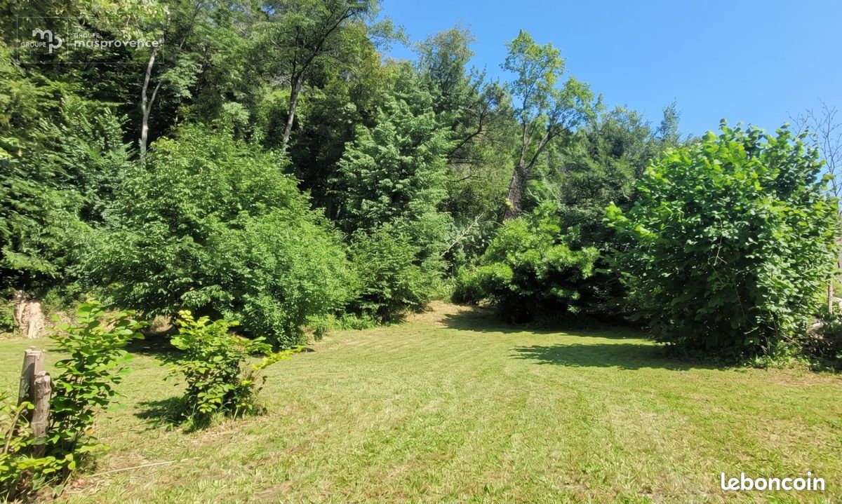 Terrain à bâtir de 1630 m² à SAINT-PAUL-DE-VENCE (06) · 320 000 €
